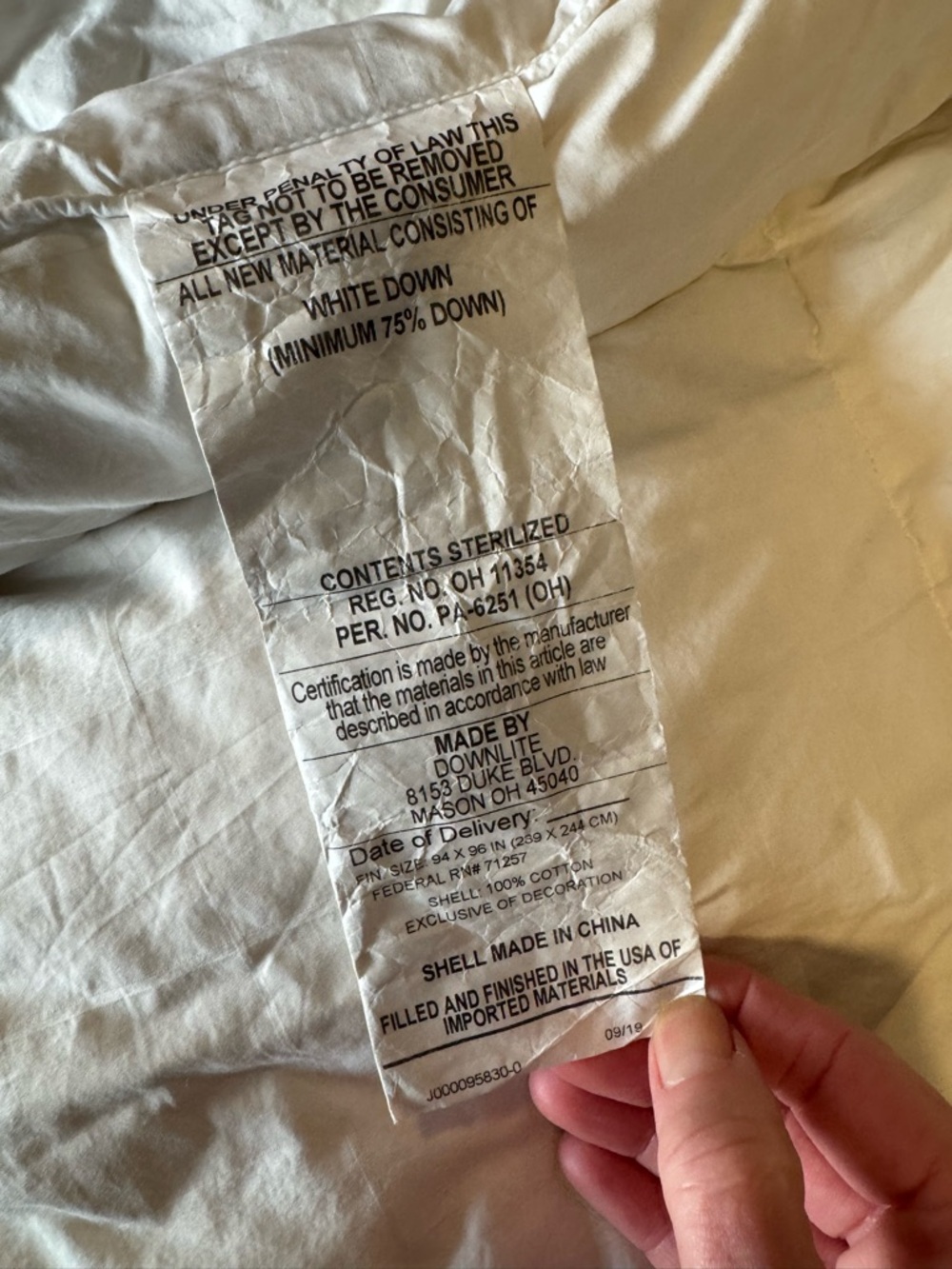 Hotel Collection 75% Goose Down Filled Queen Sized Comforter! Mint Condition! - Picture 11 of 13